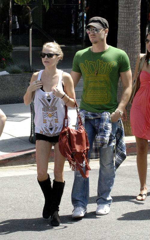 Chad Michael Murray and Kenzie