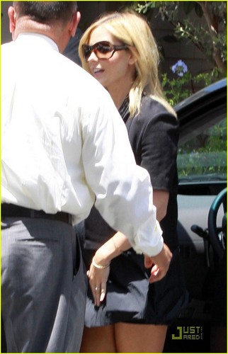 SMG gets lunch @ Shutters on the Beach Restaurant in California on July 19, 2009