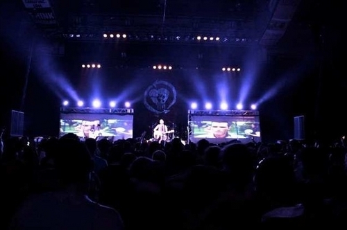  Tim/Rise Against Playing "Hero of War" live at their کنسرٹ in Vegas