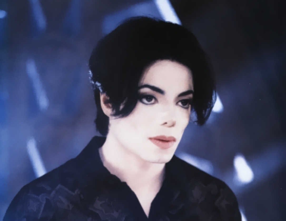 http://images2.fanpop.com/images/photos/7100000/You-are-not-alone-michael-jackson-7127368-1086-840.jpg