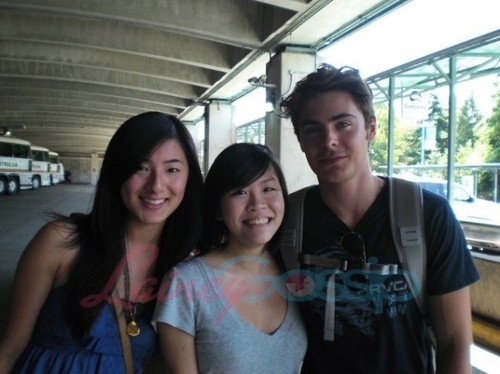 Zac posing with fans at an airport in Canada 