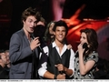  09.07.08: MTV Video Music Awards - Show - robert-pattinson-and-kristen-stewart photo