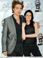06.01.08: MTV Movie Awards - Arrivals - robert-pattinson-and-kristen-stewart photo