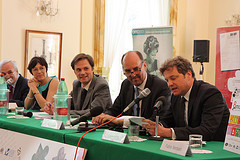  Colin Firth at G8 Summit Leader Letter écriture Awards