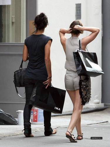 Leight and Jess shoping in NY