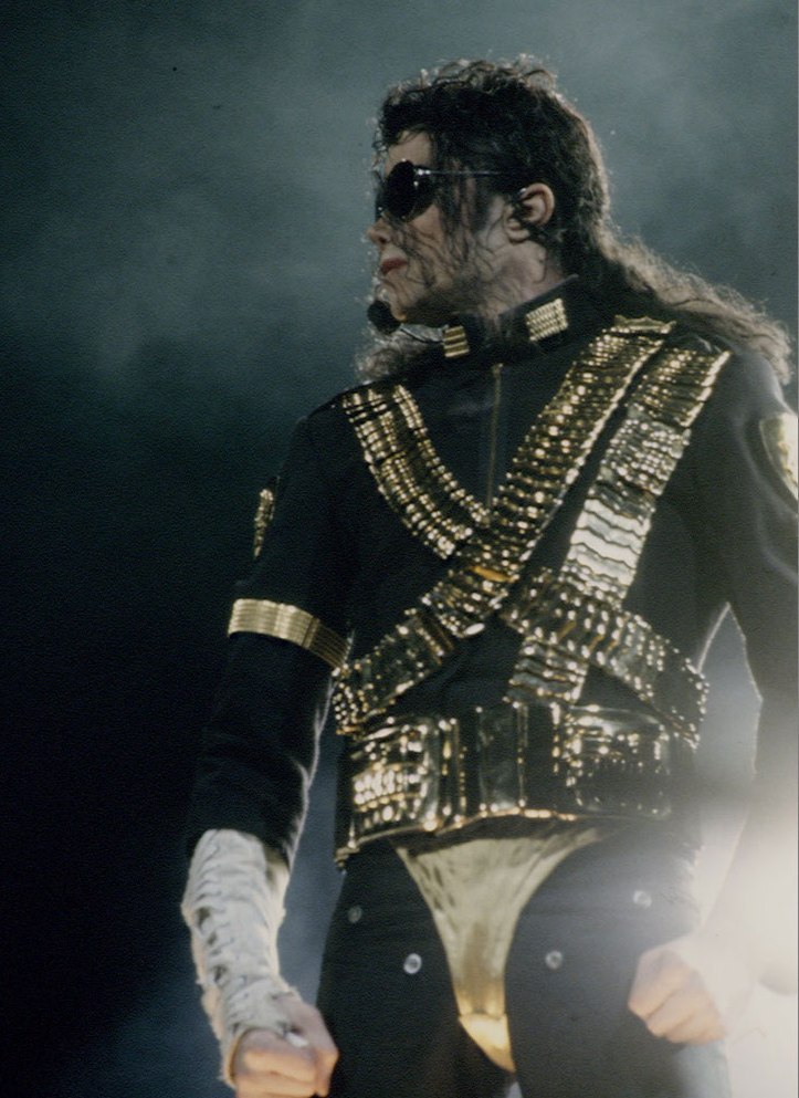 MJ-Dangerous-Tour-michael-jackson-7217695-723-993.jpg