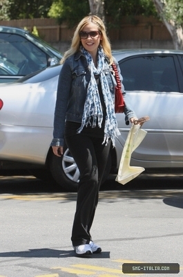 SMG heading to a Pilates class in Encino, California on July 23, 2009