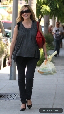 SMG leaving Pita Pit in Beverly Hills - July 21, 2009