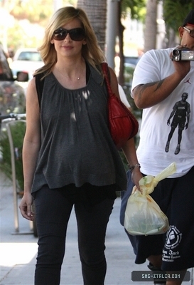  SMG leaving Pita Pit in Beverly Hills - July 21, 2009