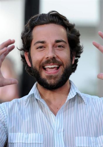 Zachary Levi @ the Premiere of 'Funny People' in LA (21 July 2009)