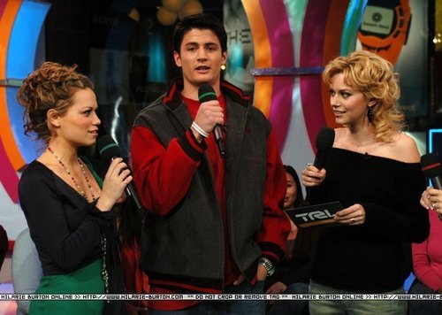  1.25.2005: The Cast of 'One árvore Hill' takes over TRL <3