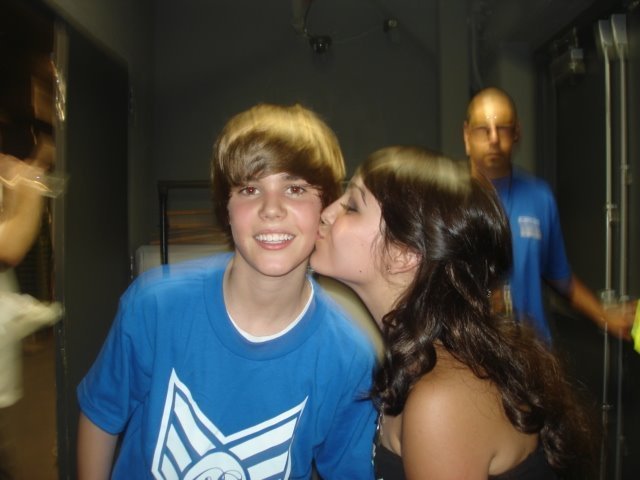justin bieber kiss. the what would justin bieber