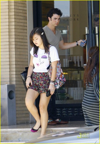  Kevin & Maya Out and About