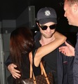 Rob <3 a fan HUGGED him. I want to be HER so BADLY! - edward-cullen photo