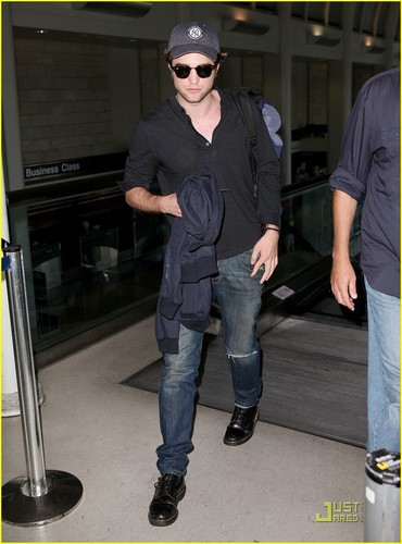  Rob Leaving Los Angeles 26.07.09
