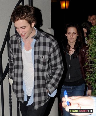  Robert Pattinson and Kristen Stewart