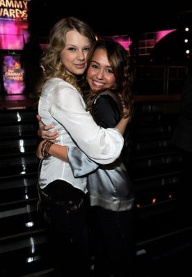 http://images2.fanpop.com/images/photos/7300000/Tay-and-Mile-taylor-swift-and-miley-cyrus-7355673-276-399.jpg