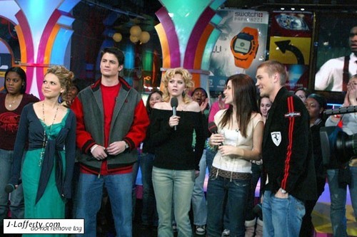 Total Request Live in Times Square, NY (Jan. 25. 2005) <3