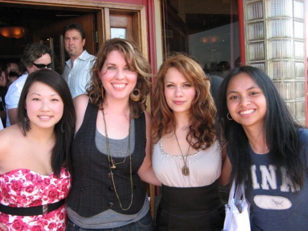 07252009 Everly with fans at Galeotti's restaurant Grand Opening