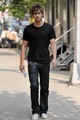 Chace Crawford on the set of Gossip Girl - chace-crawford photo
