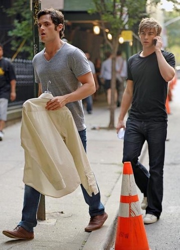  Chace Crawford on the set of Gossip Girl