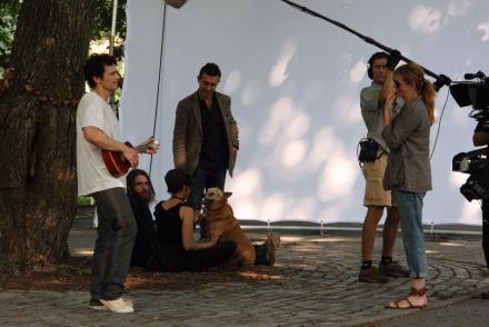 Julia and James Franco on the set of Eat Pray Love 4/8