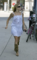 Kate out in Toronto - August 5, 2009 - kate-hudson photo