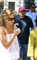 Kate out in Toronto - August 5, 2009 - kate-hudson photo