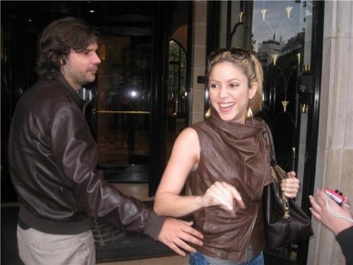 Shakira meeting fans outside her hotel in Paris - July 