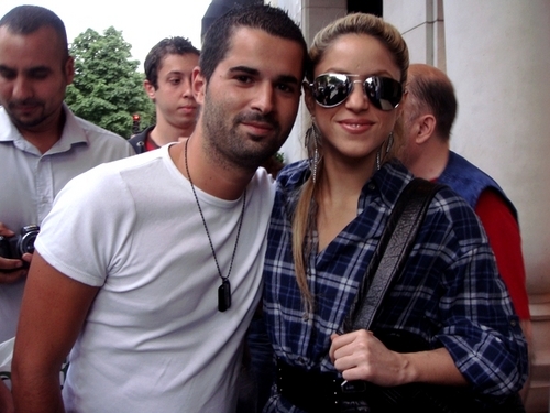 Shakira meeting fans outside her hotel in Paris - July 