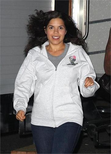  on set of ugly betty- 4 aug/09