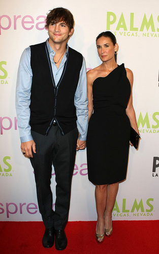  Ashton Kutcher and Demi Moore at the Las Vegas Screening of Spread