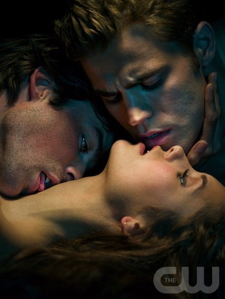 vampire diaries stefan and elena kiss. Damon Elena Stefan