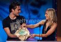 Ed Westwick & Kristen Bell - Teen Choice Awards - gossip-girl photo