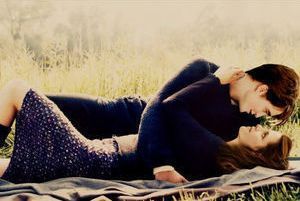  Edward & Bella enjoying some time together :)