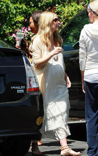  Sarah was spotted out running errands in Toluca Lake, California on Thursday (August 6).
