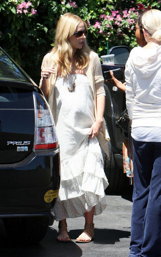 Sarah was spotted out running errands in Toluca Lake, California on Thursday (August 6).