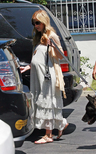  Sarah was spotted out running errands in Toluca Lake, California on Thursday (August 6).