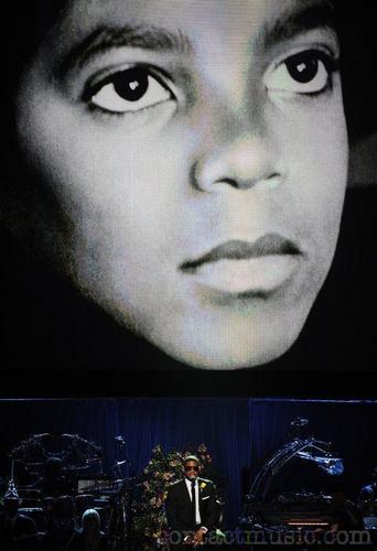  The memorial service for the King of Pop, Michael Jackson, at the Staples Center Los Angeles