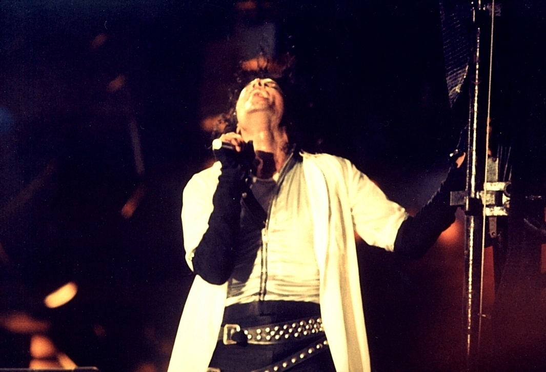 bad-tour-Michael-s-performing-Dirty-Diana-dirty-diana-7535979-1065-725.jpg