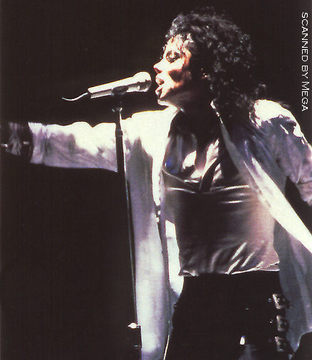 bad-tour-Michael-s-performing-Dirty-Diana-dirty-diana-7535996-438-505.jpg