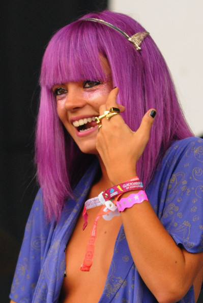 lily allen hair. purple hair lt;3 - Lily Allen