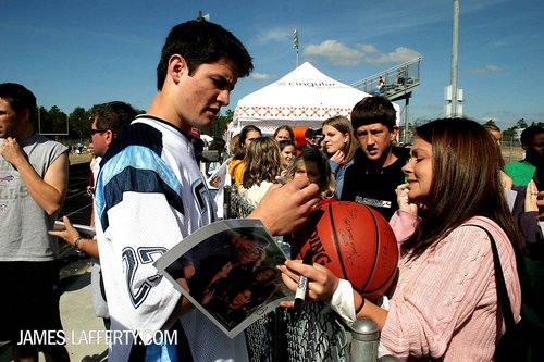 10.23.2004: All-Star Celebrity Football Game <3