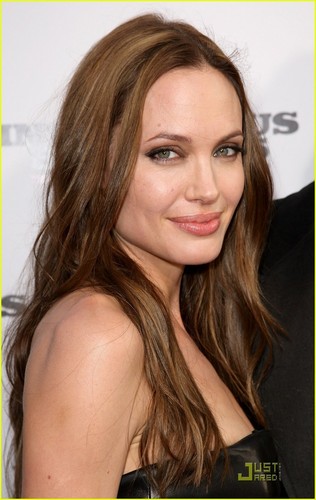  Angelina Jolie - Inglorious Basterds Premier