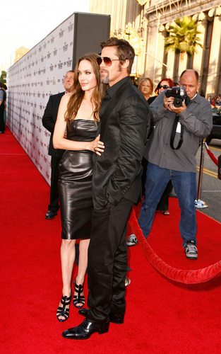  Angelina Jolie with Brad Pitt at the premiere of 'Inglourious Basterds'