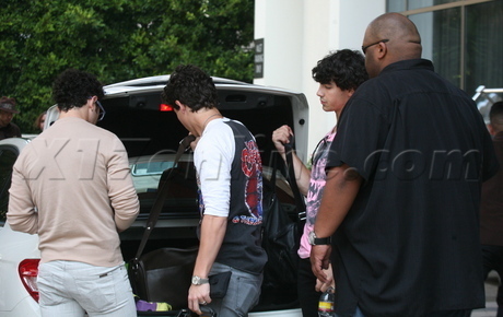  Arriving Tour Bus in Beverly Hills.