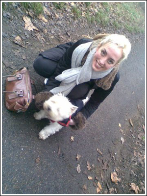 Robert Pattinson Sisters on Robert Pattinson His Dog Patty With One Of His Sisters  Don T Really