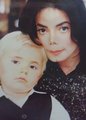 Michael with babies ;*  - michael-jackson photo
