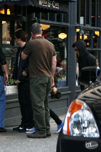  Rob, Kristen, and Taylor out