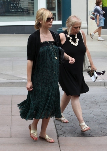 Sarah and her mother Rosellen in Santa Monica on August 12, 2009
